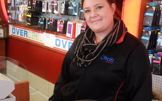 Corrie Franken agter die toonbank en rekenaar by Overcell Vodacom waar sy haarself uitleef 